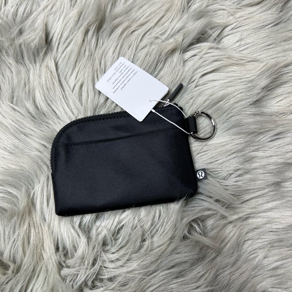 Lululemon Clippable card pouch - Picture 4 of 5